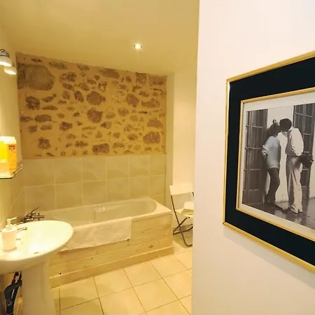 Chez Madeleine Nocleg ze śniadaniem 3*