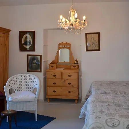 Chez Madeleine Bed & Breakfast 3*