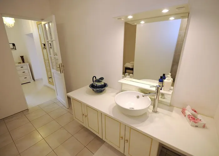 Alojamento de Acomodação e Pequeno-almoço Chez Madeleine